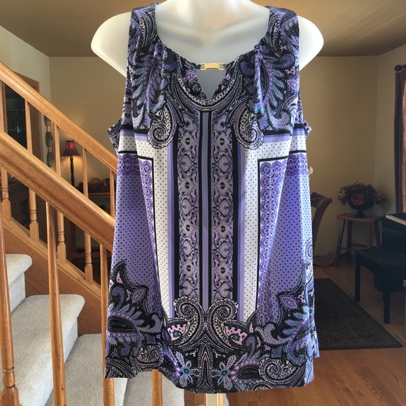 Dana Buchman Tops - Dana Buchman Top Goldetone bar Neckline - M